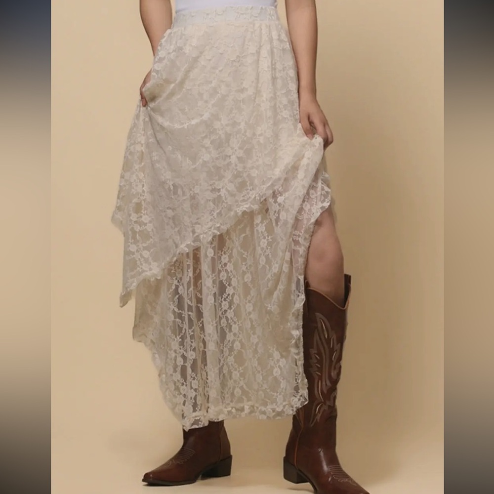 241. Floral lace layered maxi skirt in creamy white